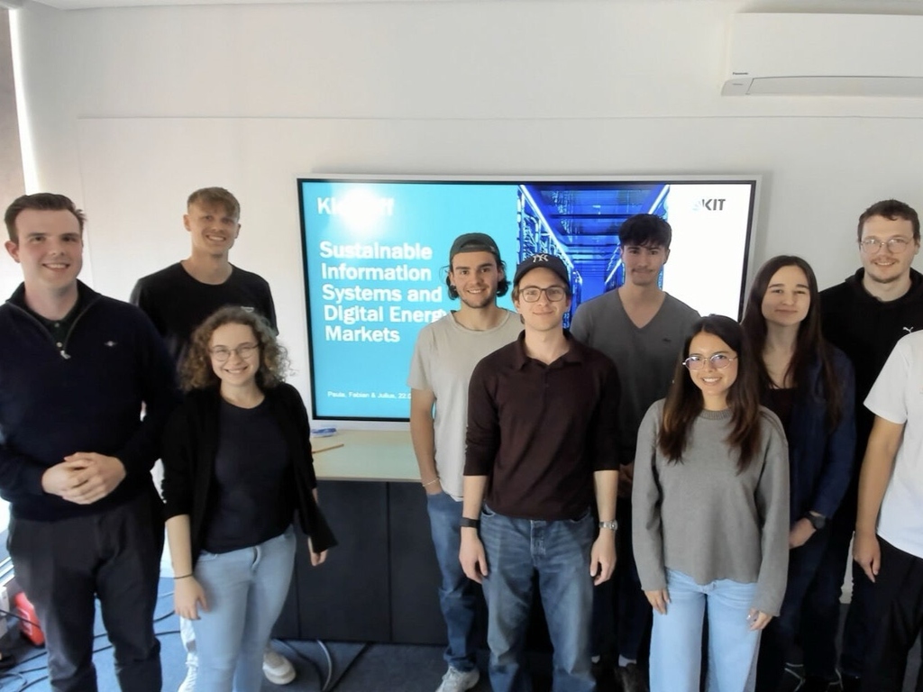 Kickoff of the Seminar "Sustainable Information Systems and Digital Energy Markets" Seven students from Bachelor's and Master's programs begin a semester of research at the intersection of digitalization, energy, and sustainability.
